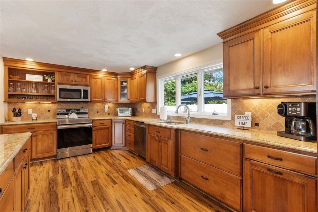 3 Maryvale Ln, Peabody, MA Photo #8