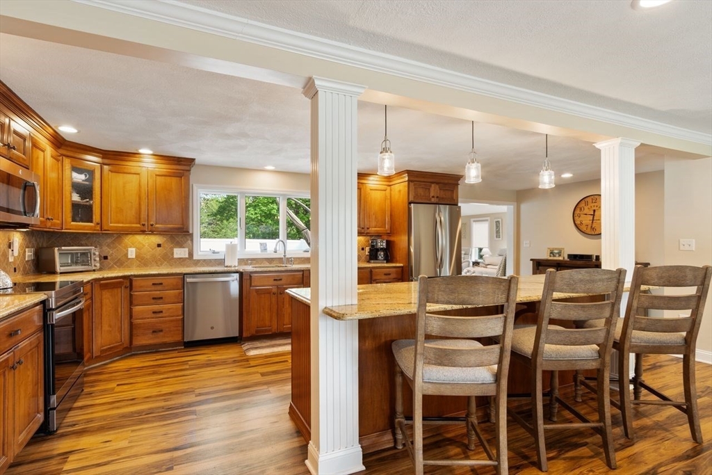 3 Maryvale Ln, Peabody, MA Photo #6