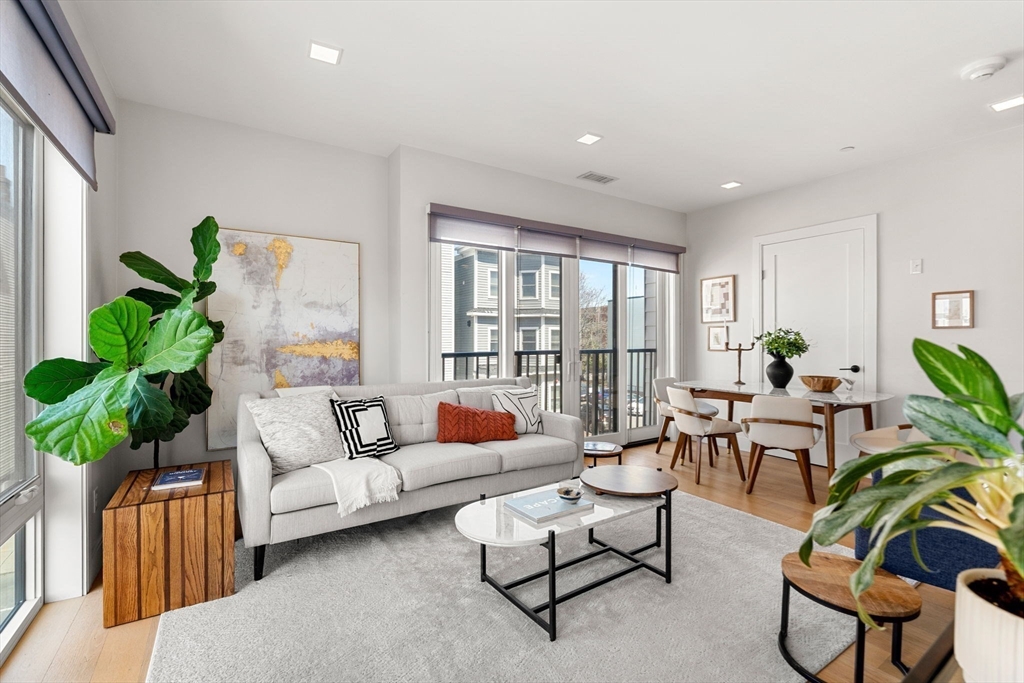 287 Maverick Street 201