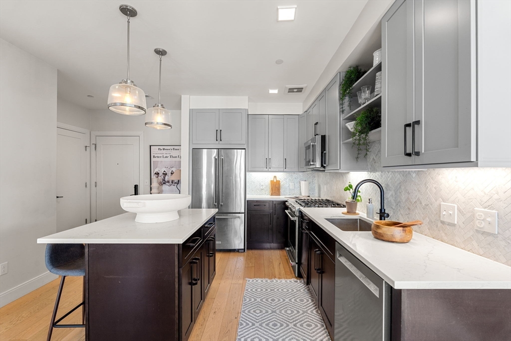 287 Maverick Street 201