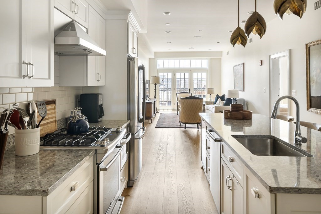 380 Bunker Hill St 111