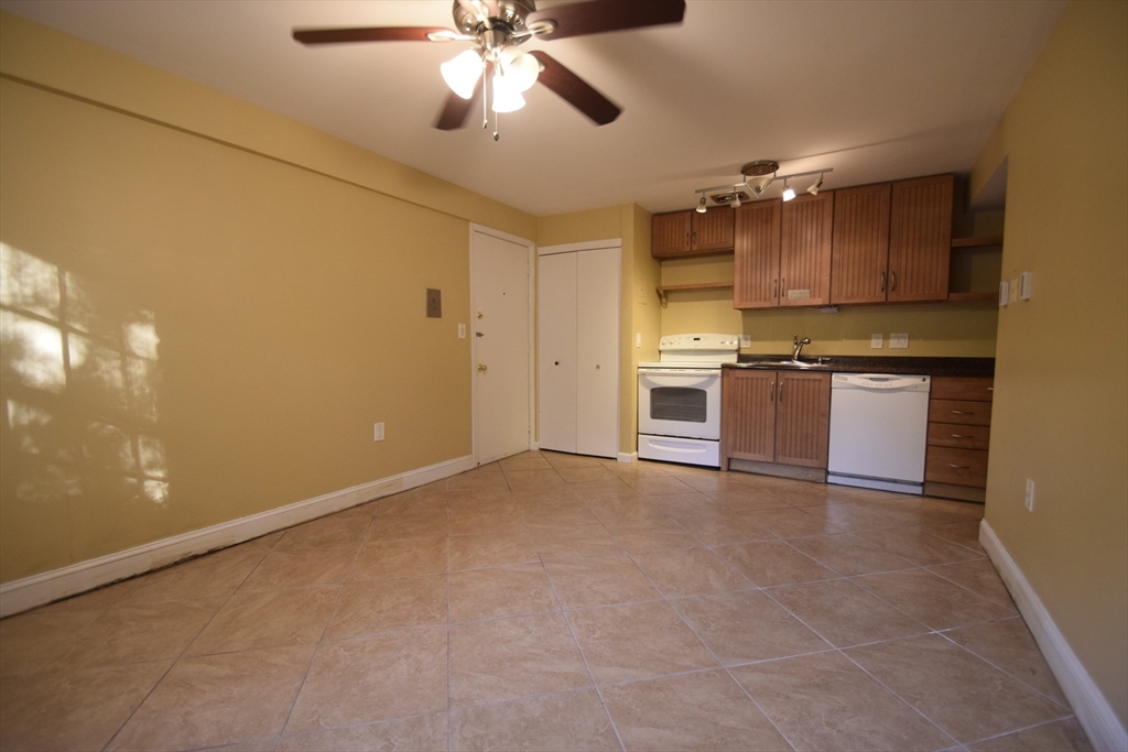 1 Colonial Village Dr 3