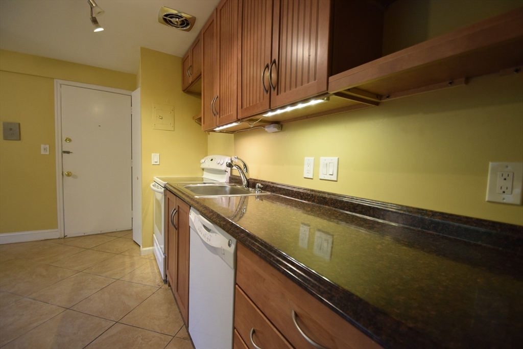 1 Colonial Village Dr 3