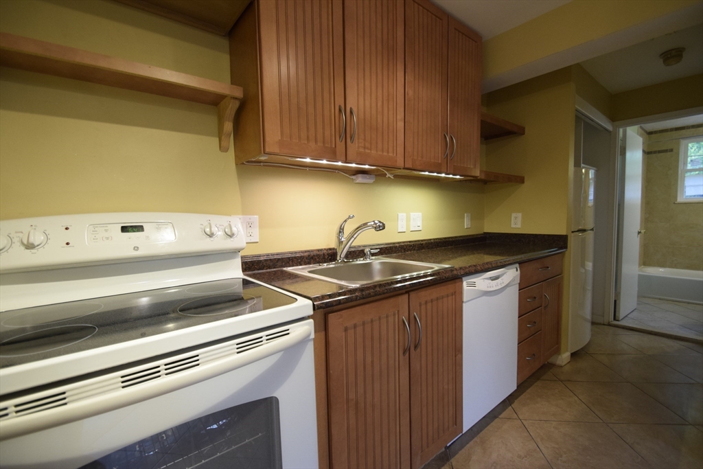 1 Colonial Village Dr 3