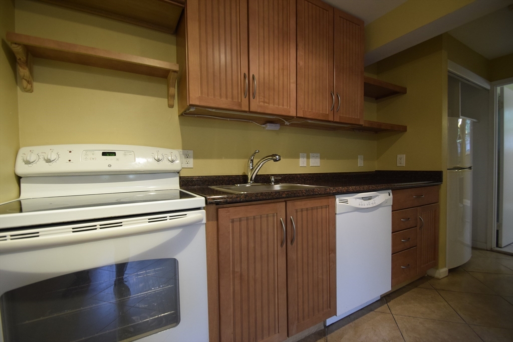 1 Colonial Village Dr 3