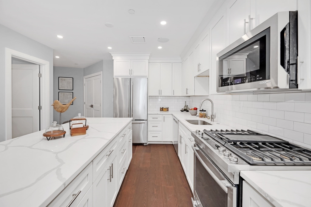 480 West Broadway 7-202