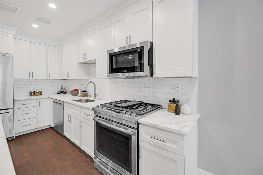 480 West Broadway 7-202
