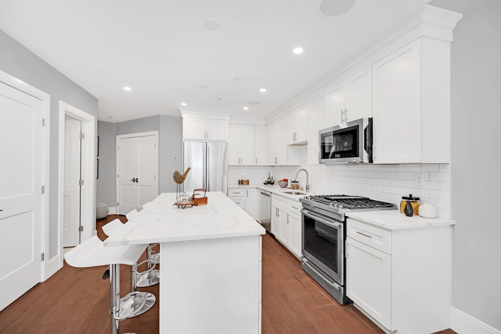 480 West Broadway 7-202