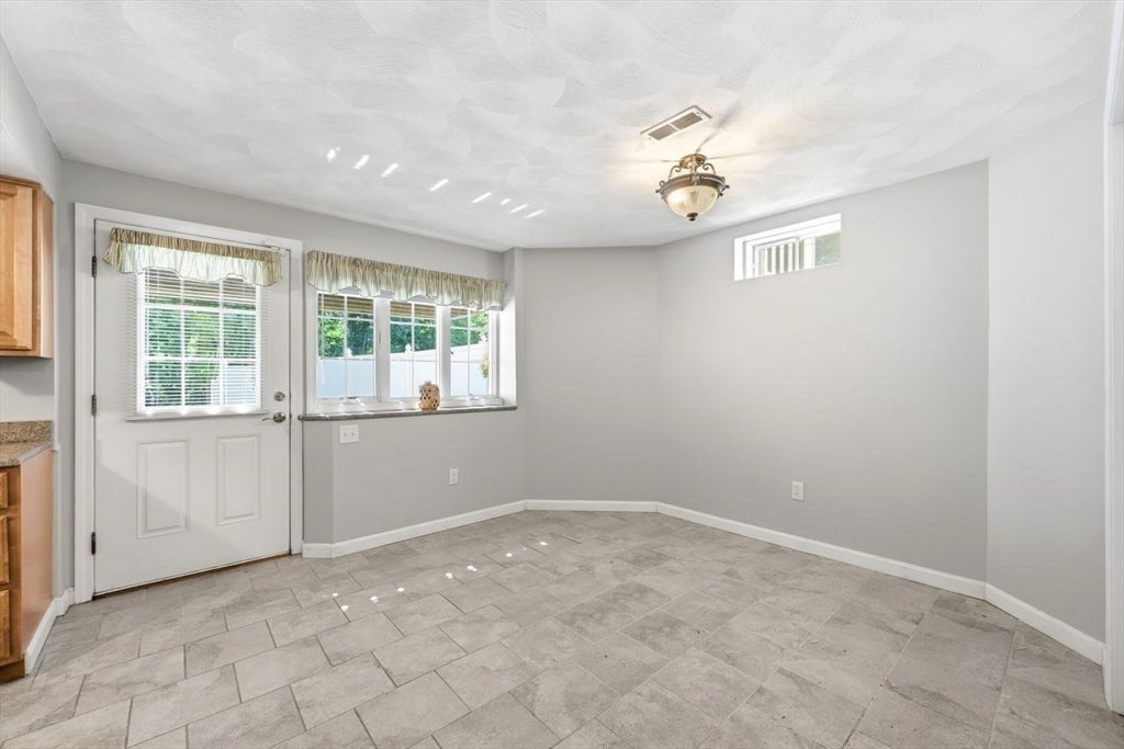 18 Parsonage Hill Rd, Haverhill, MA Photo #34
