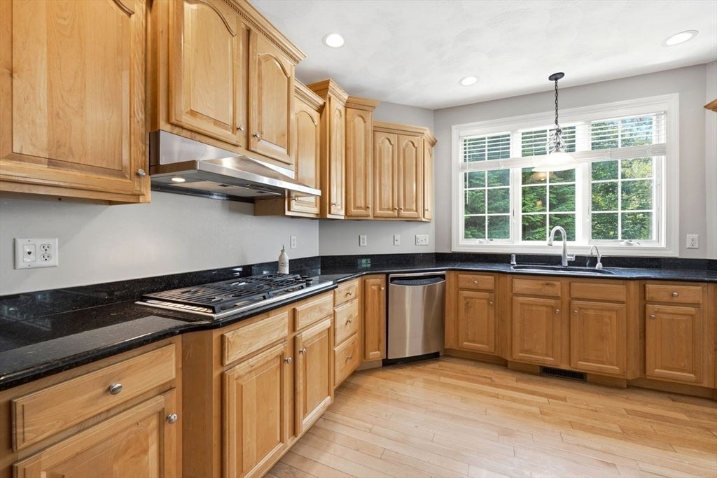 18 Parsonage Hill Rd, Haverhill, MA Photo #16