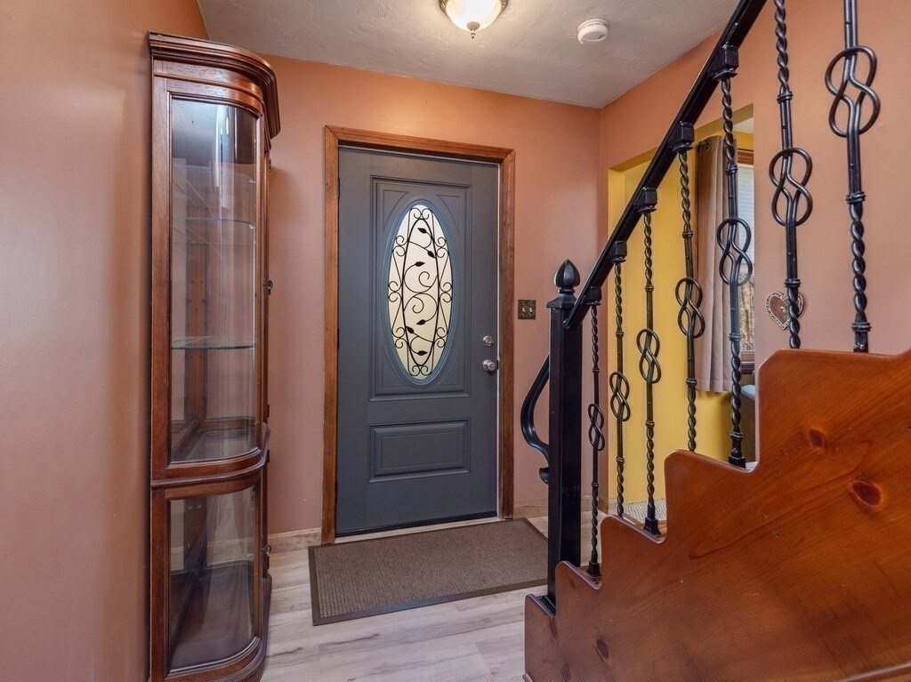 3 Hammond Street, Leicester, MA Photo #7