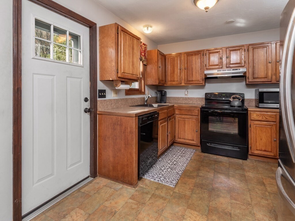 3 Hammond Street, Leicester, MA Photo #9