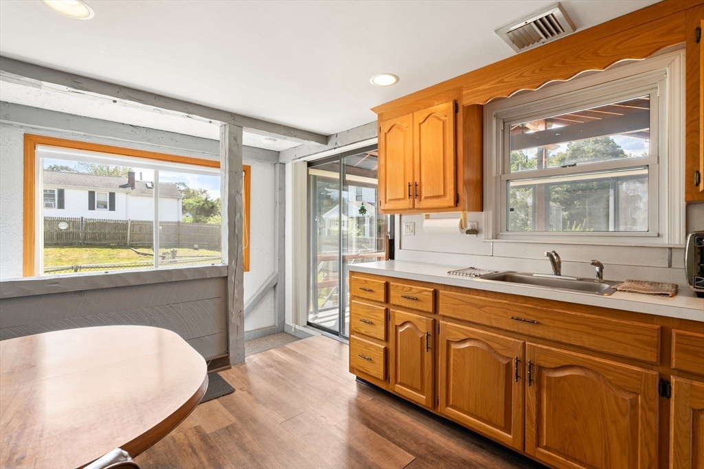 33 Julian Rd