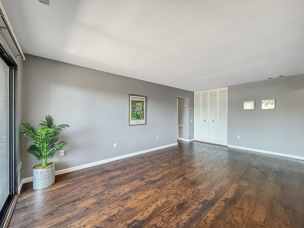 22 Shrewsbury Green Dr I