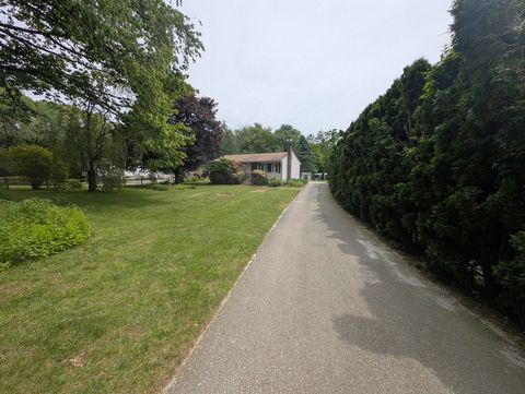 74 Ellis Rd Southbridge MA 01550