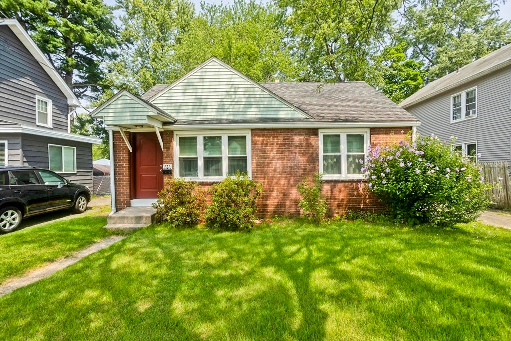 Photo of 135 Prentice ST, Springfield, MA