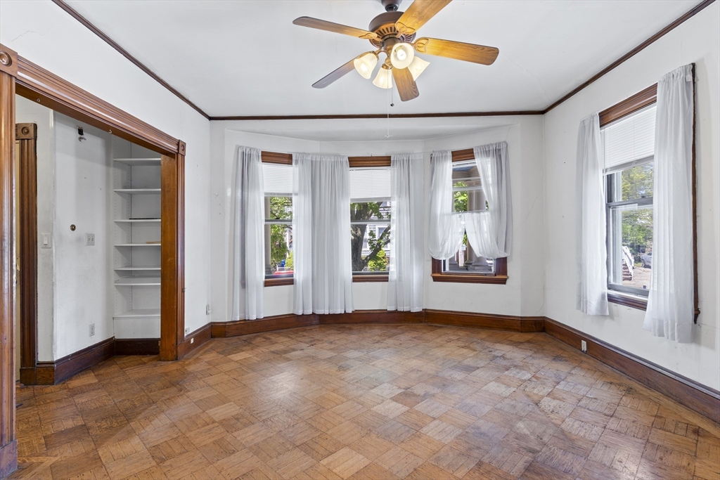 10 Alcott St