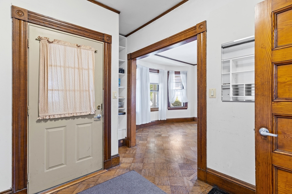 10 Alcott St