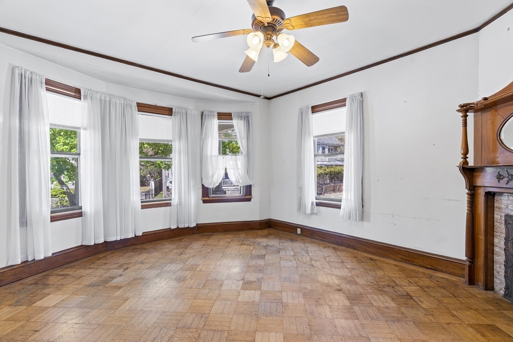 10 Alcott St