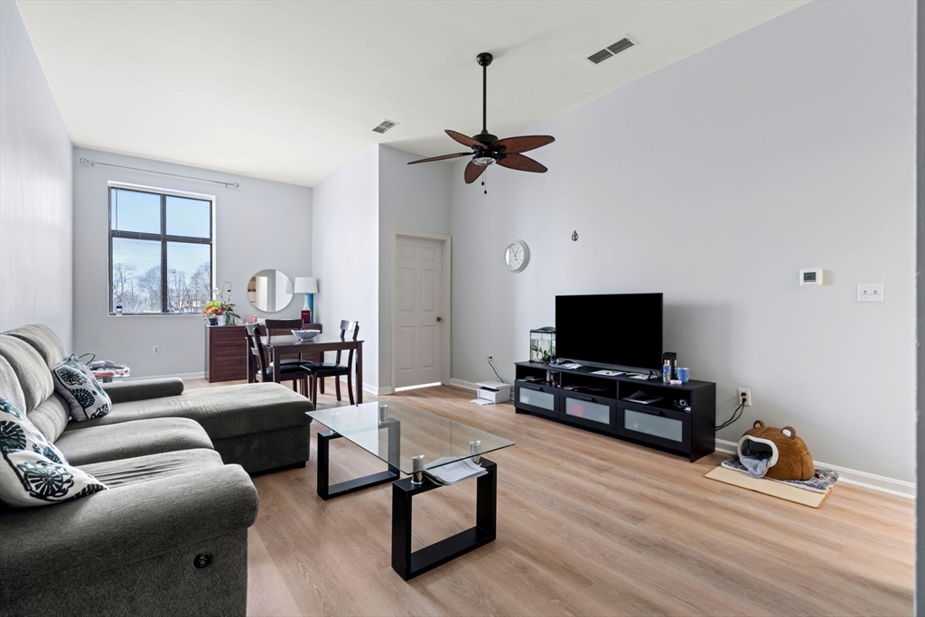 90 Sea St 219