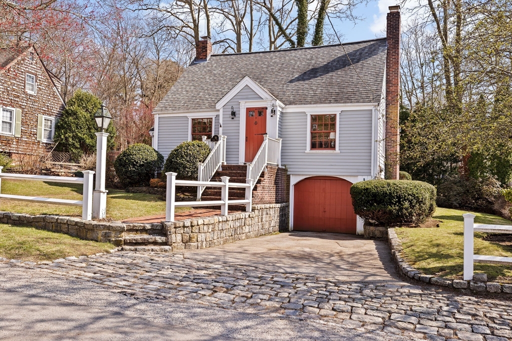 56 Adams Pl
