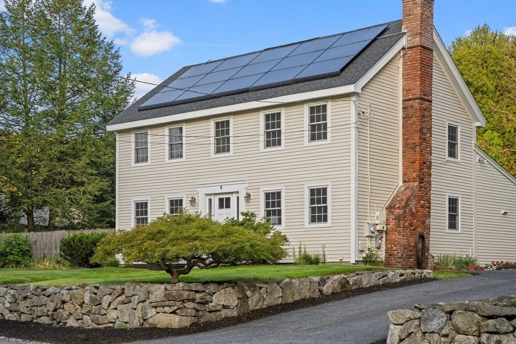 Photo of 5 Elm Street, Upton, MA