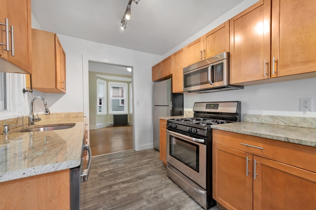 Click for 5 Murdock Terrace, Boston, MA slideshow