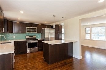 77 Rock Glen Rd