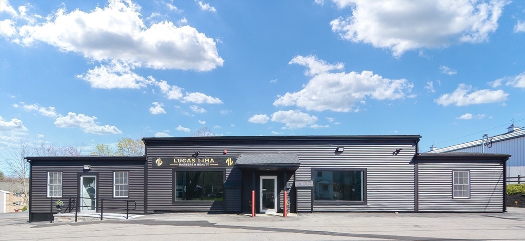 995 Main St