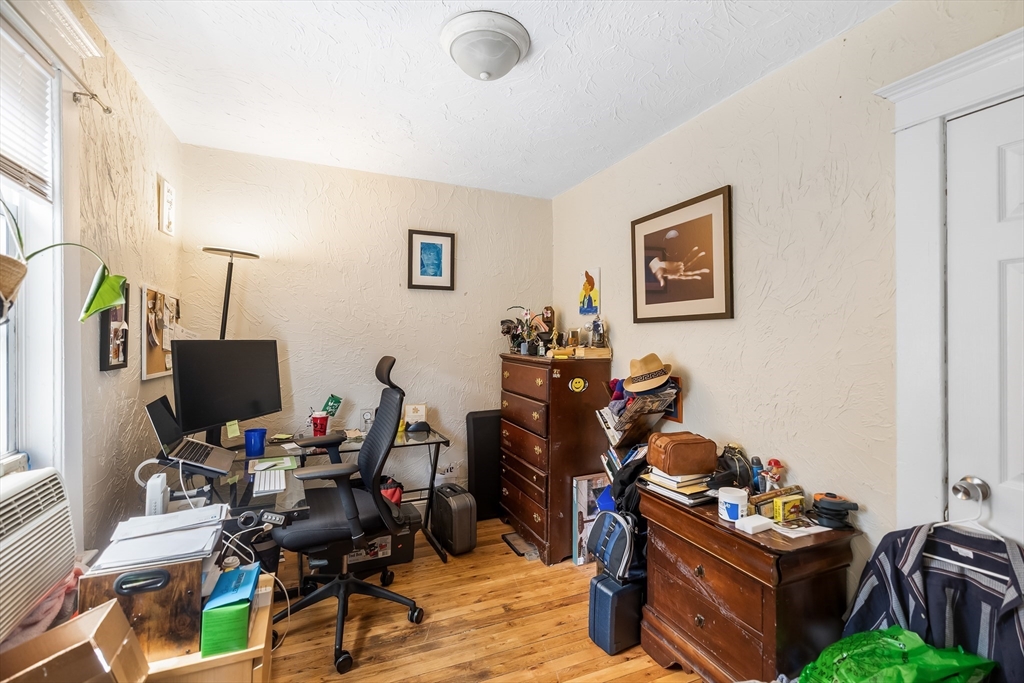 25 Almont Ave, Worcester, MA Photo #21