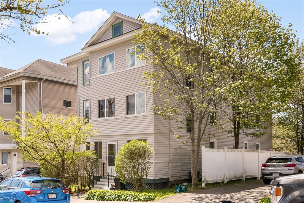 Photo of 25 Almont Ave, Worcester, MA