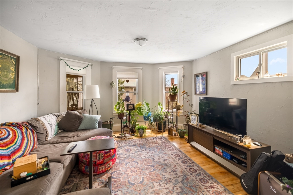25 Almont Ave, Worcester, MA Photo #25