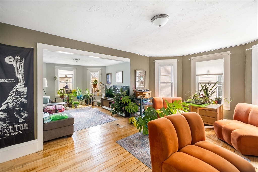 25 Almont Ave, Worcester, MA Photo #24