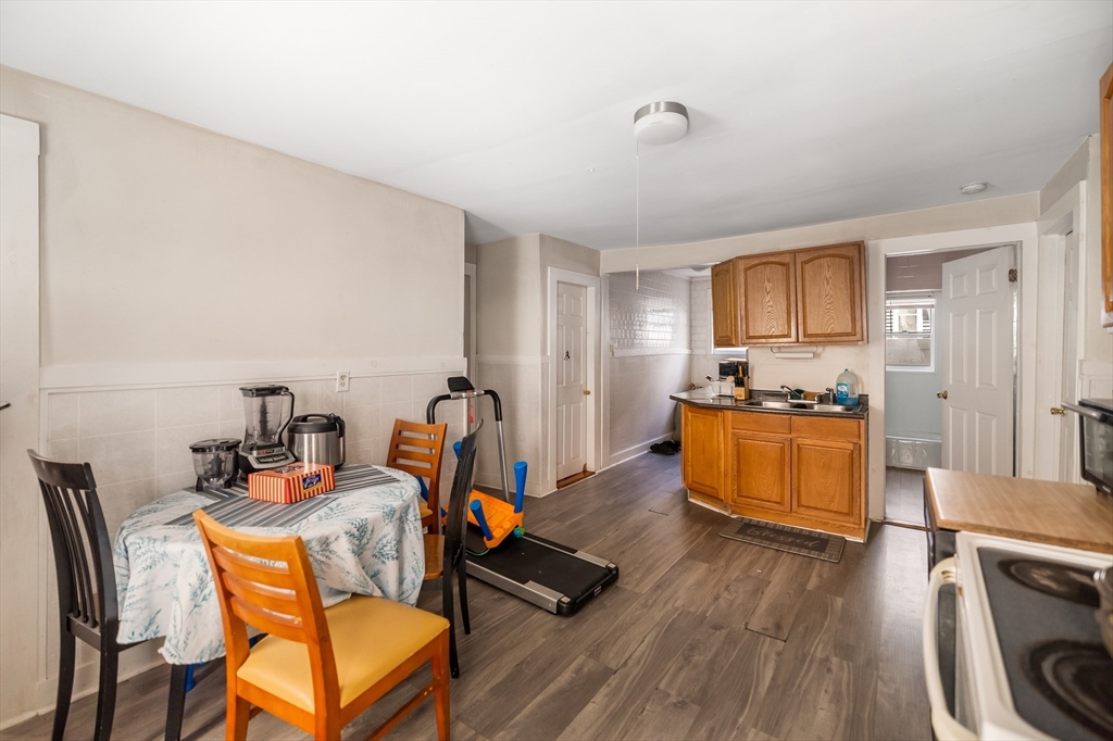 25 Almont Ave, Worcester, MA Photo #11