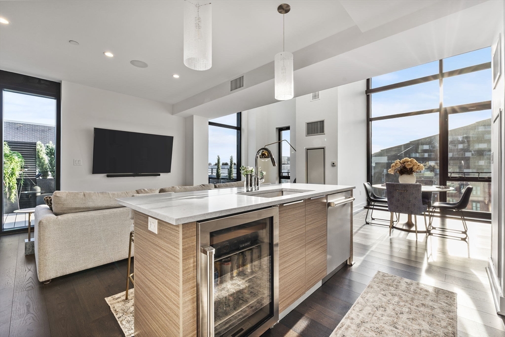 14 West Broadway 707