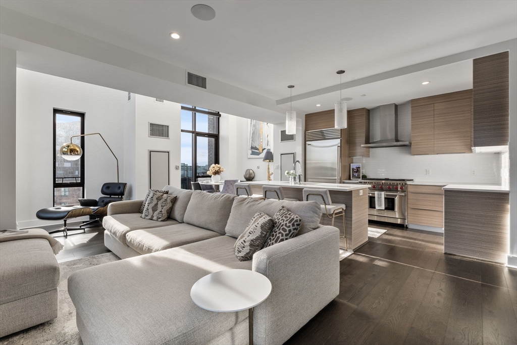 14 West Broadway 707