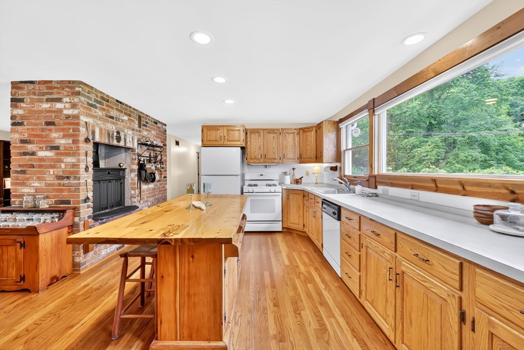 3 Logie Ln