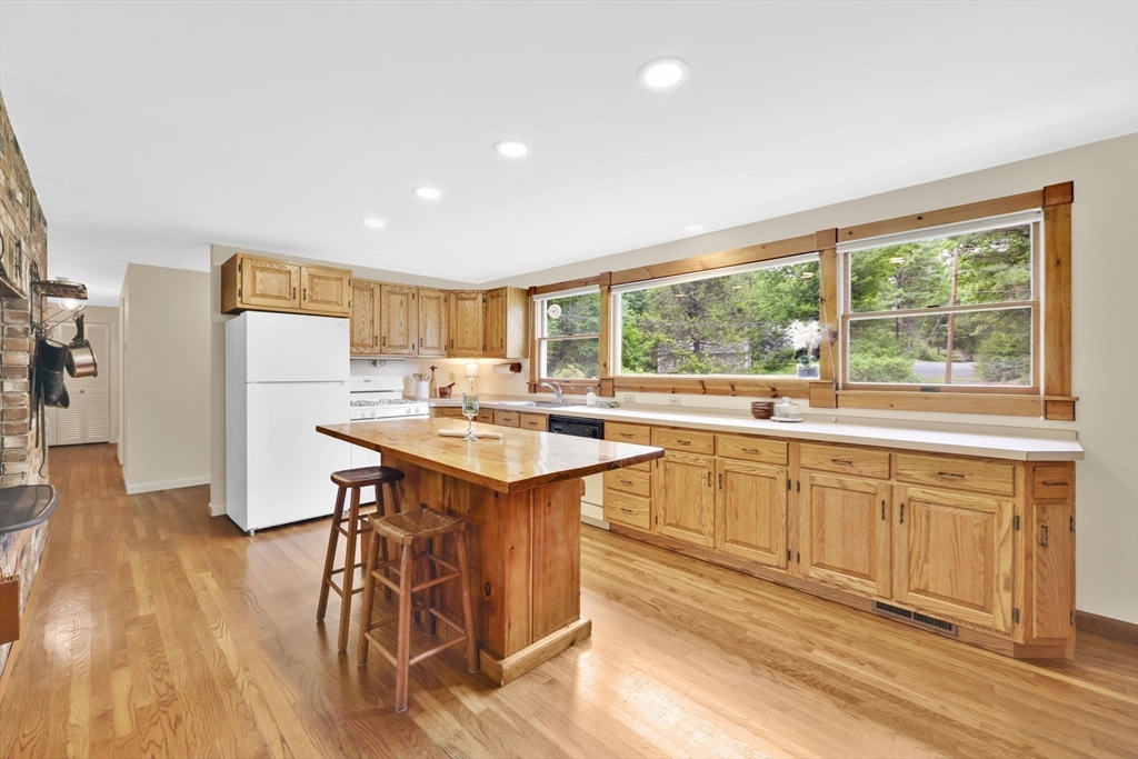 3 Logie Ln