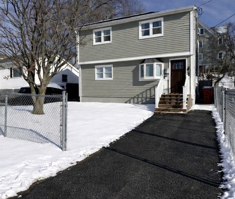 254-256 Pleasant St Lowell MA 01852