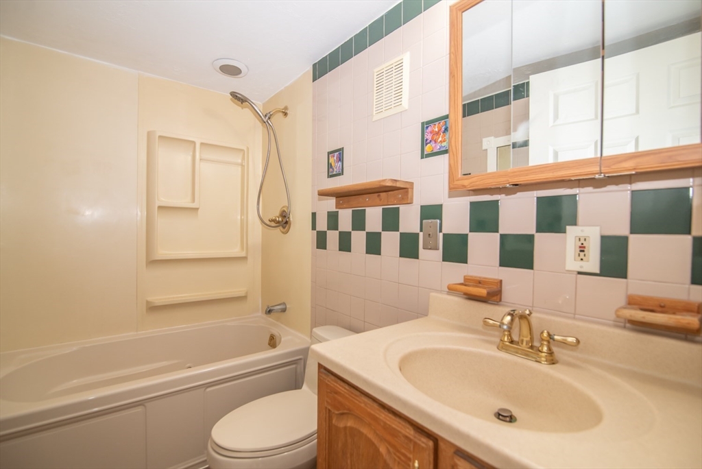 Concord, New Hampshire 03301, United States, 2 Bedrooms Bedrooms, ,2 BathroomsBathrooms,Residential,Active,194858