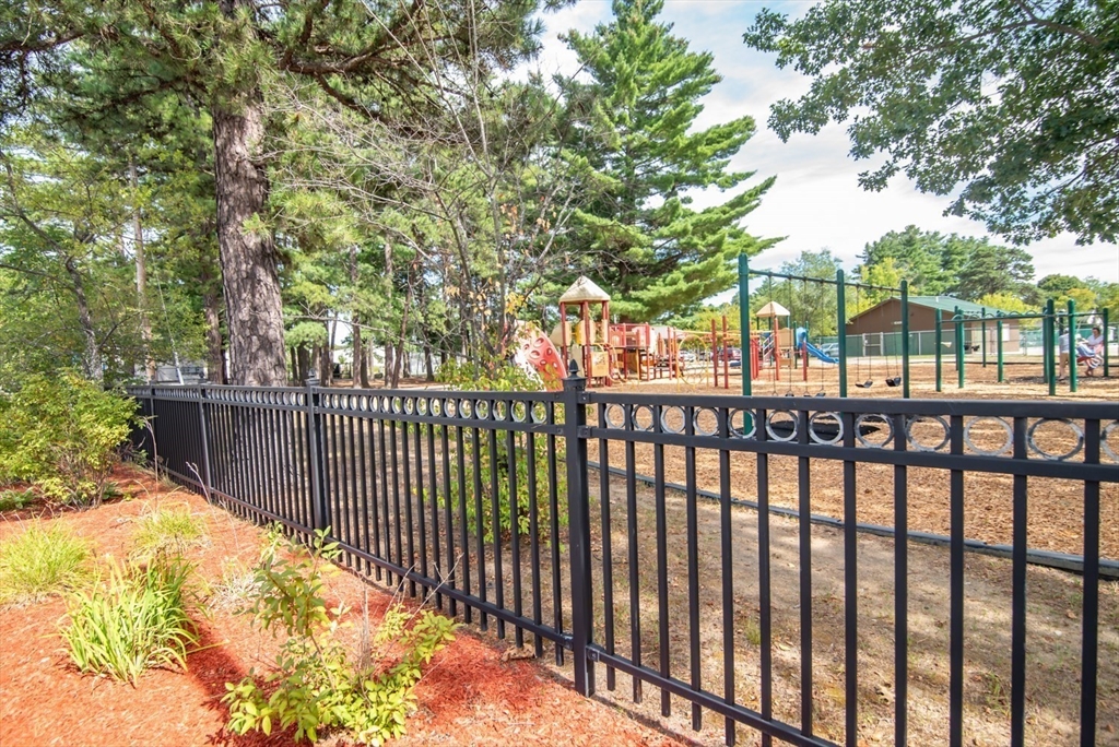 Concord, New Hampshire 03301, United States, 2 Bedrooms Bedrooms, ,2 BathroomsBathrooms,Residential,Active,194858