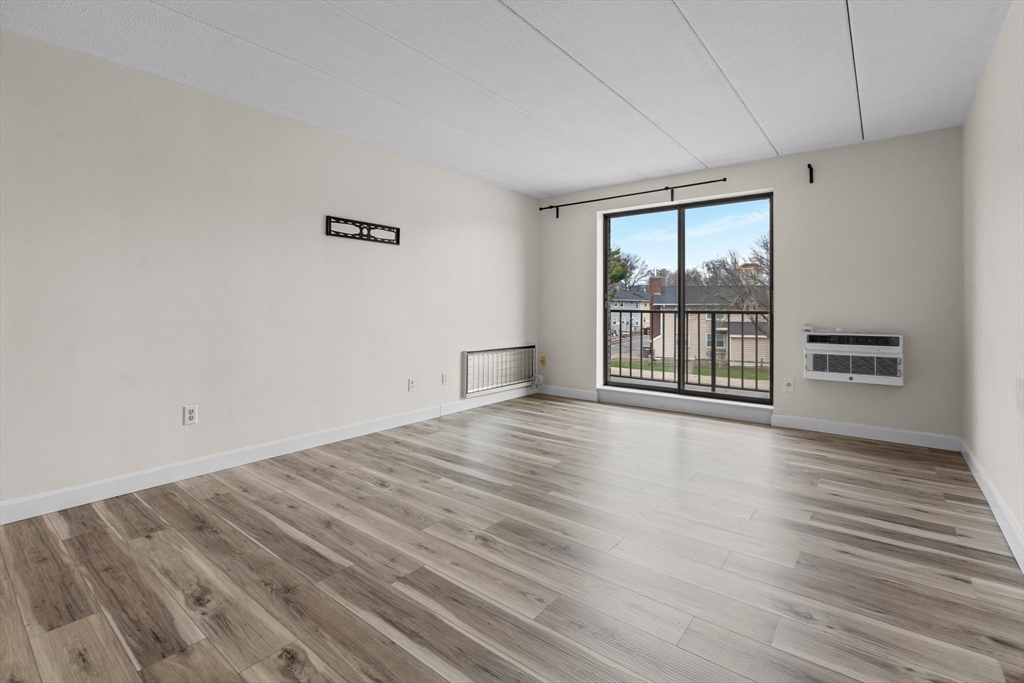 40 High St 210