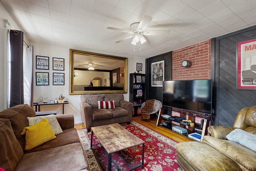350 Gallivan Boulevard 1