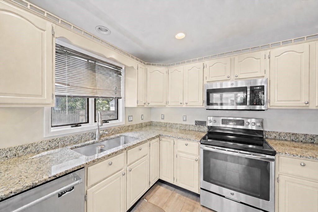 3 Moreland Road, Quincy, MA, 3 Moreland Road, Quincy, MA Photo #11