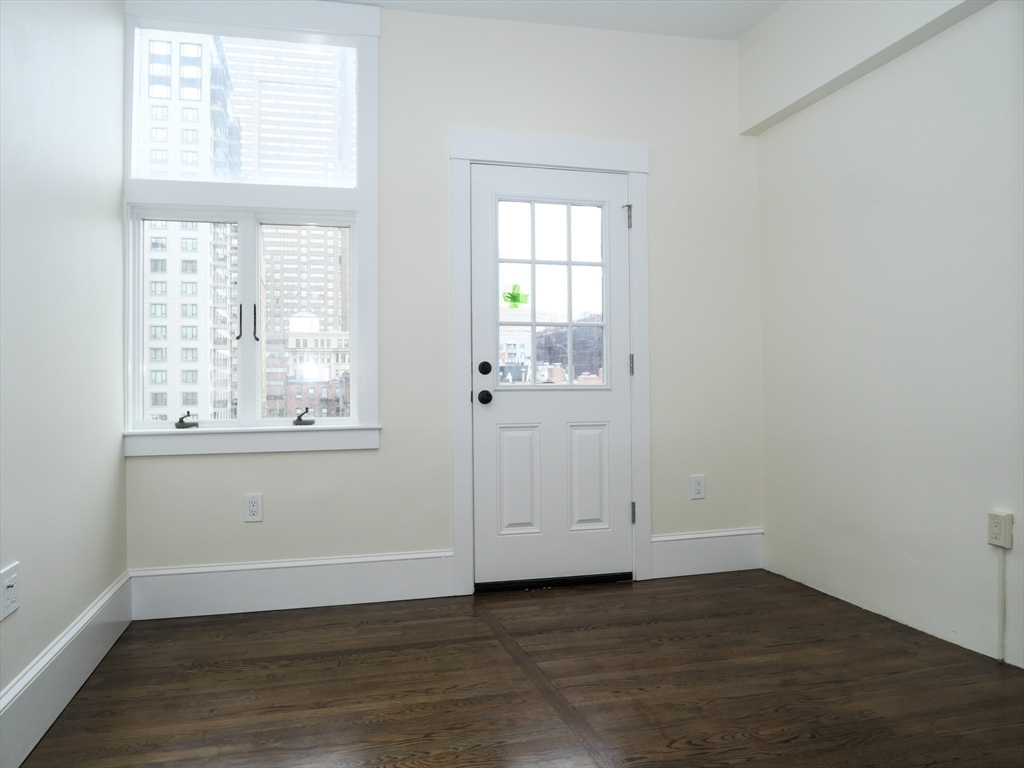 261 W Newton 5