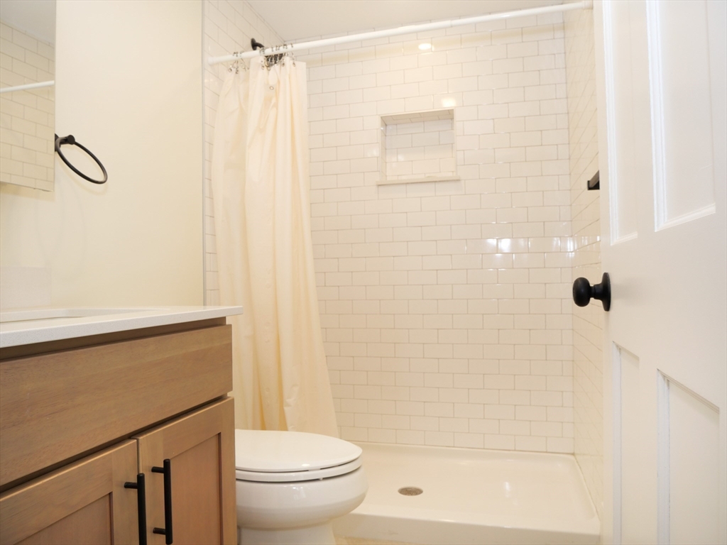 261 W Newton 5