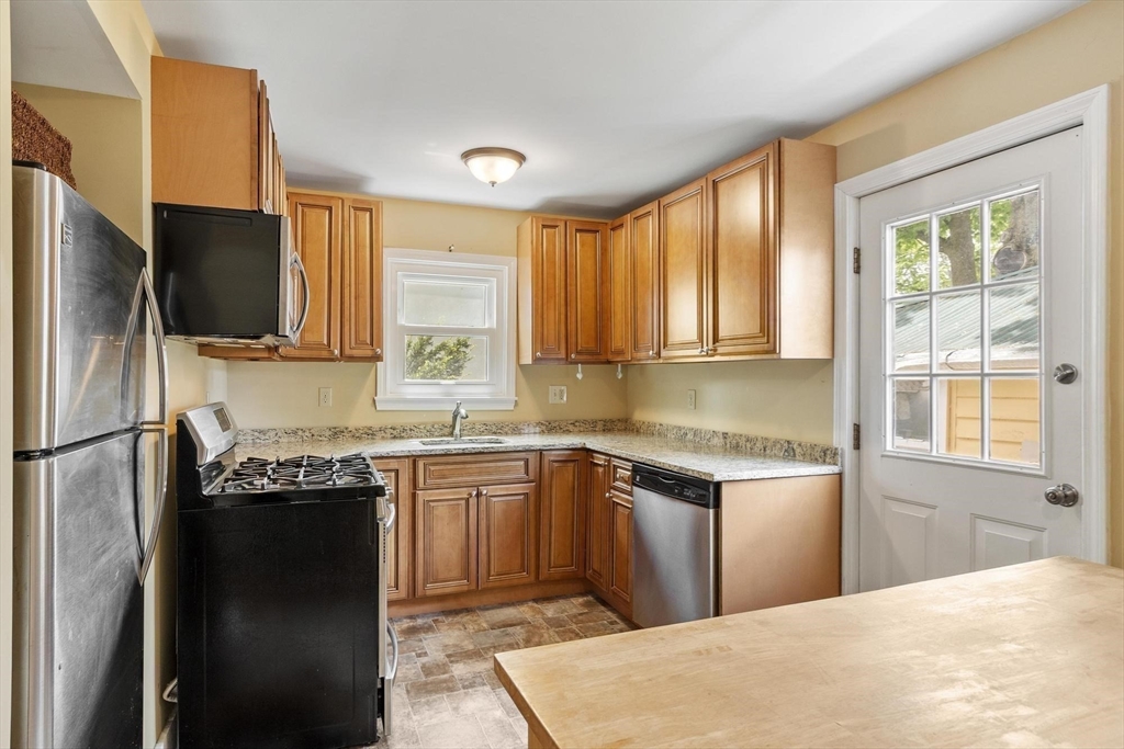 26-26A Richardson Avenue, Wakefield, MA Photo #9