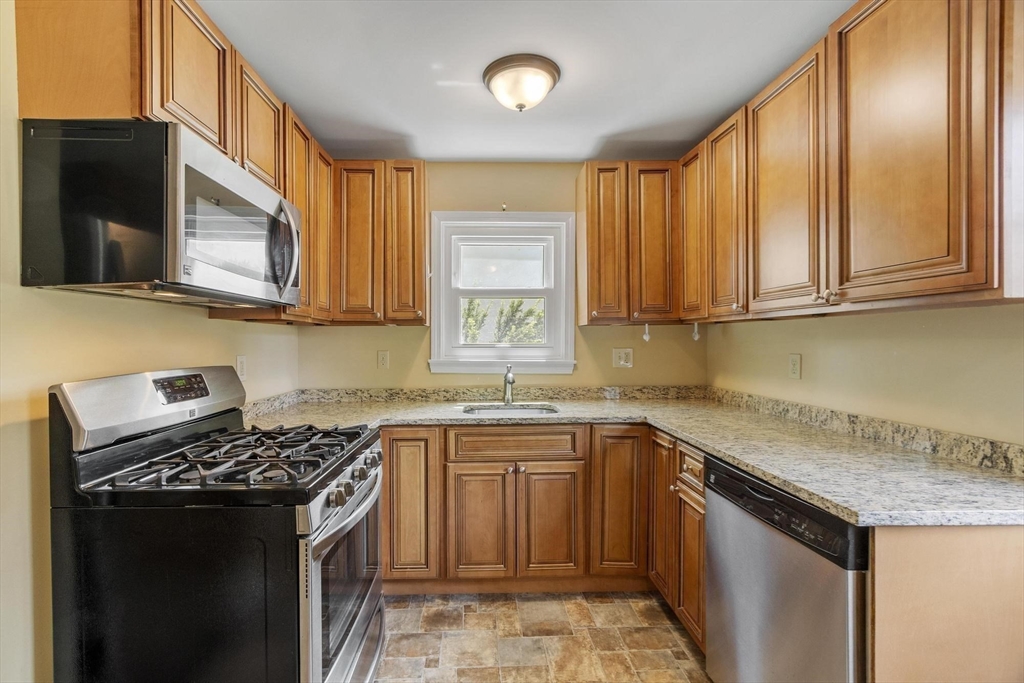 26-26A Richardson Avenue, Wakefield, MA Photo #8