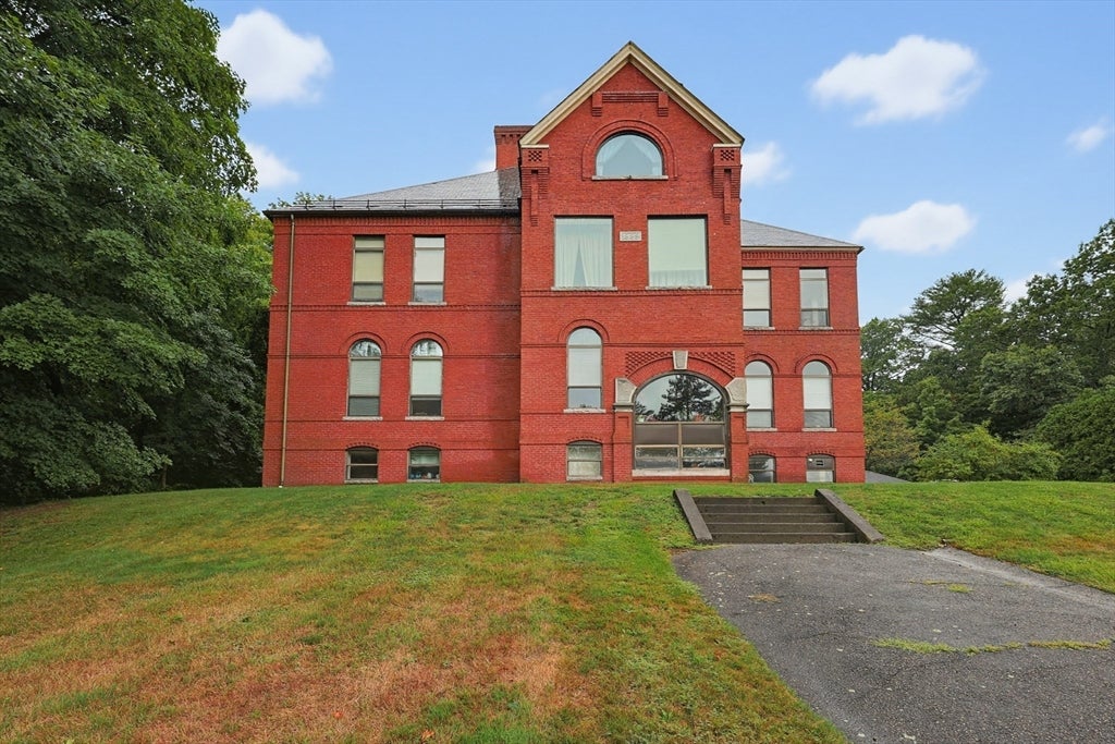 149 Andover St 8