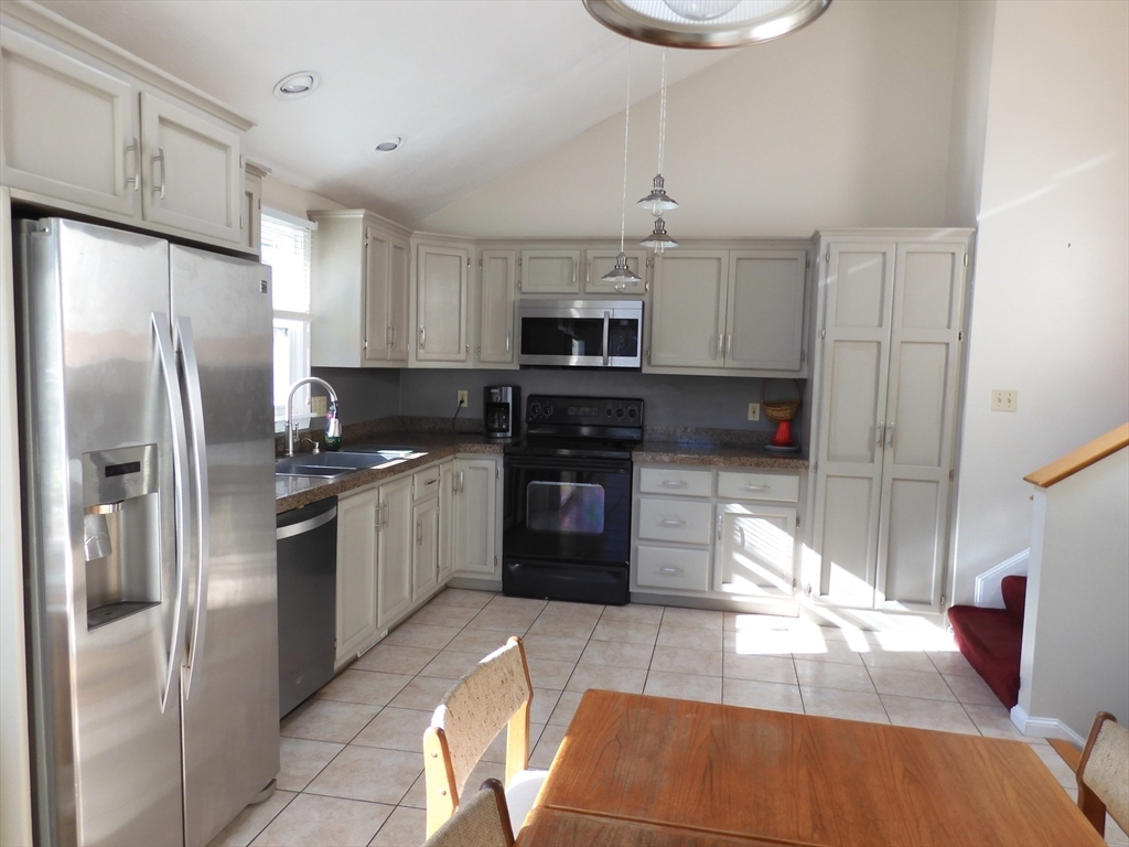 115 Merrimack Rd 115